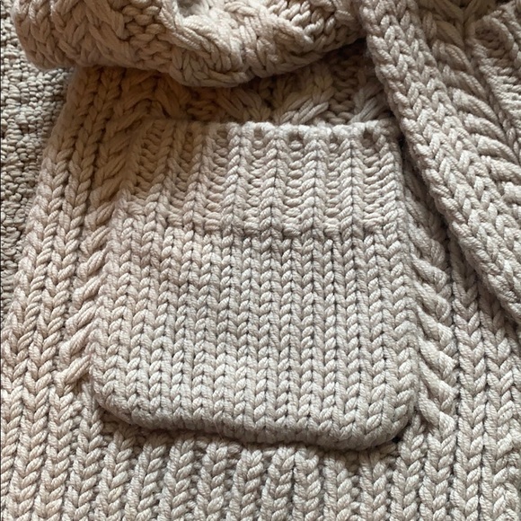 Scarf and toque set by BANANA REPUBLIC - Picture 7 of 7